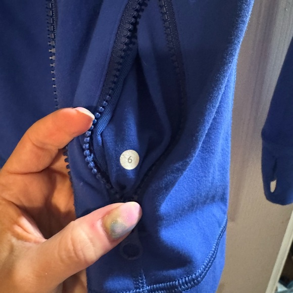 Women's Blue lululemon jacket with thumb holes - Picture 4 of 6